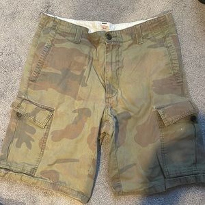 Mens Dockers Camo Cargo Shorts; Waist size 32
